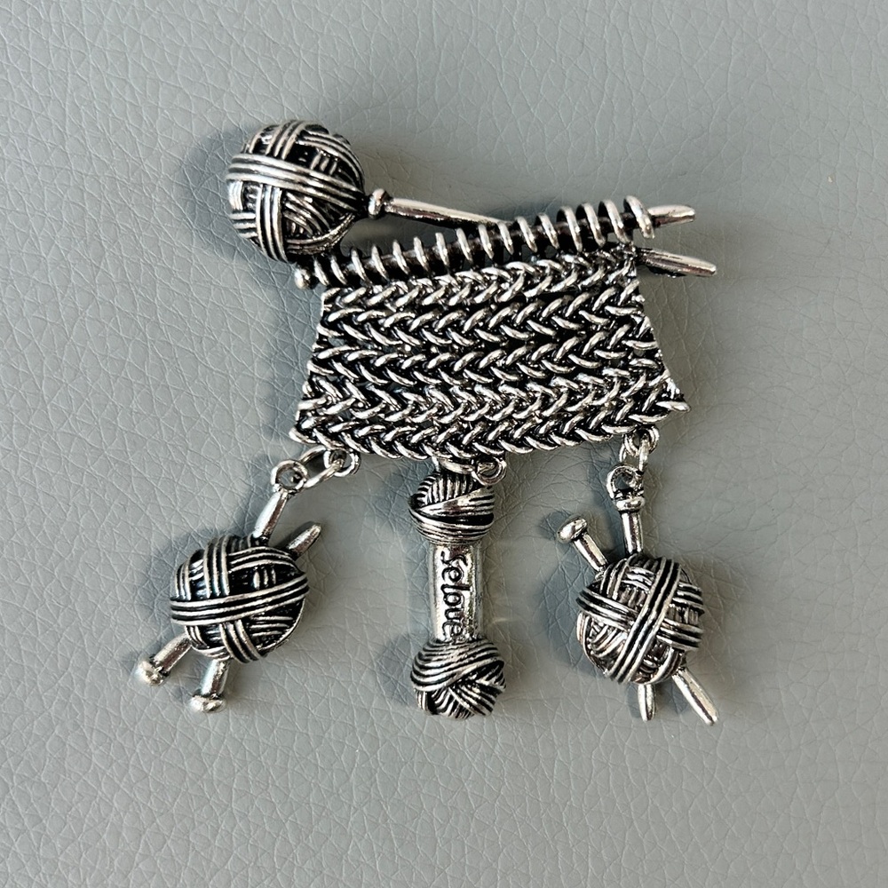 🧶 Selove Silver-toned Knitting Brooch Pin Crochet Yarn Costume Jewelry